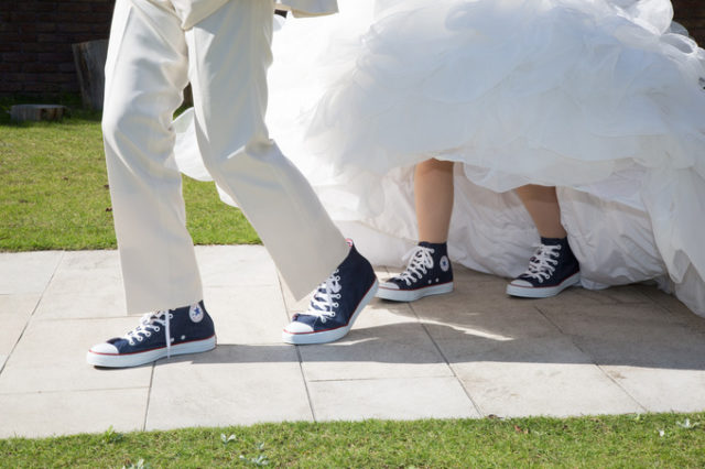 結婚式の前撮りはスニーカーが人気 上手な取り入れ方の3つのコツ フォトウエディングの教科書
