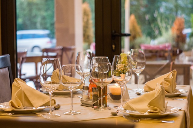 restaurant-wine-glasses-served-51115