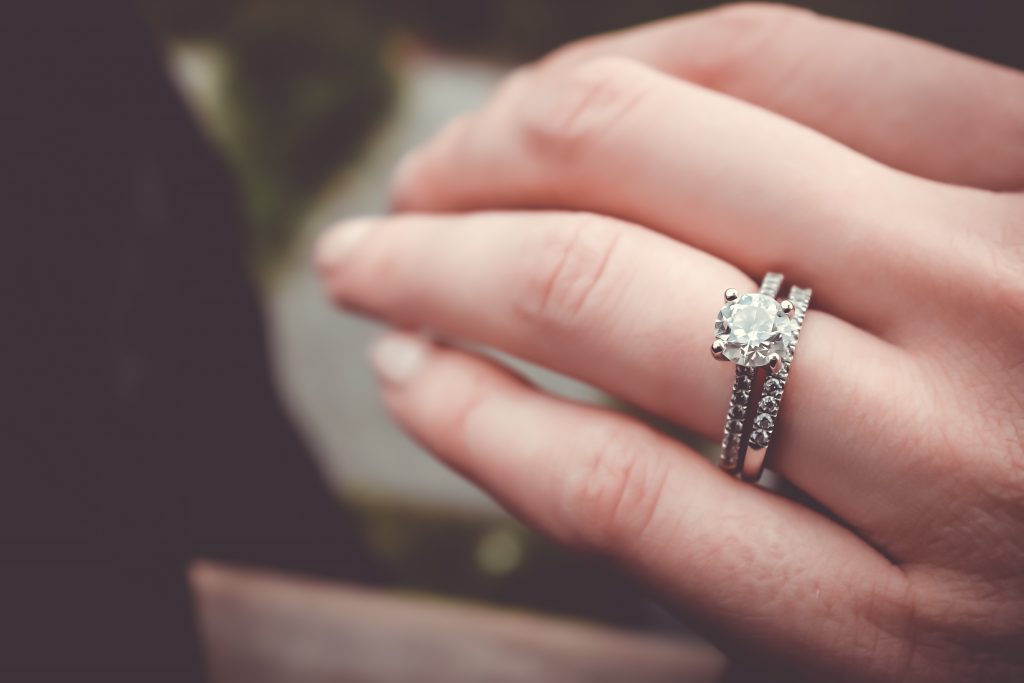 婚約指輪 結婚指輪の相場 年代 年収別の調査結果 21年版
