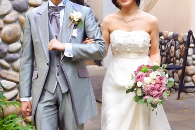 結婚式のタキシード色はどうやって決める 白は必須